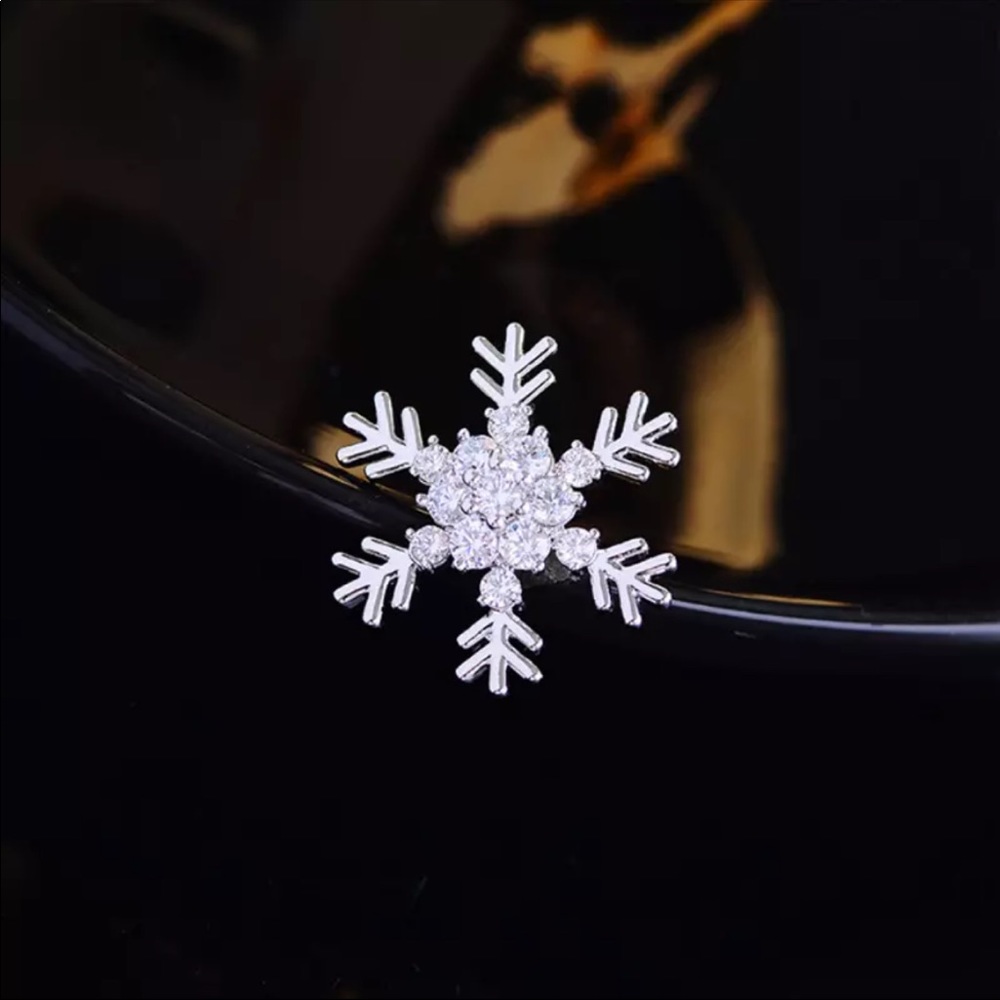 Silver Crystal Brooch - Picture 2 of 3